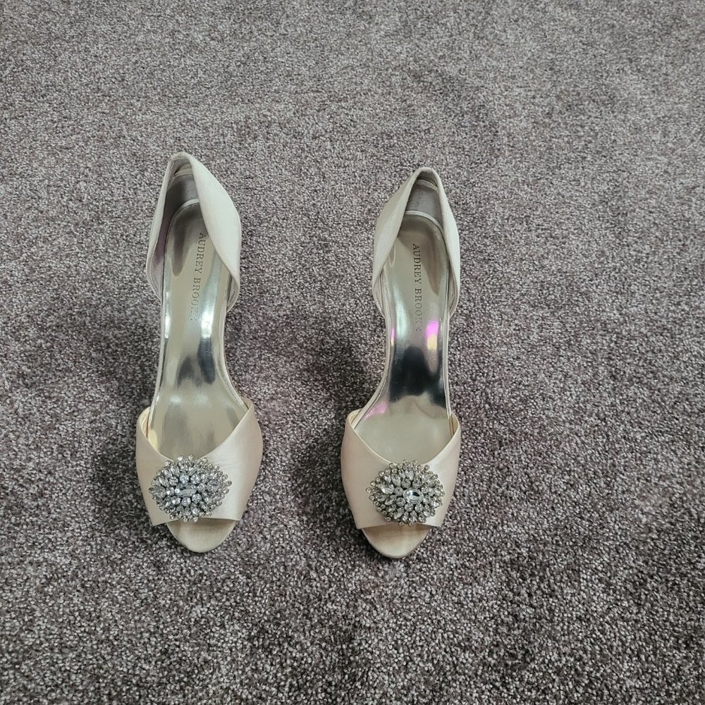 Shoes - Picture 4 of 5